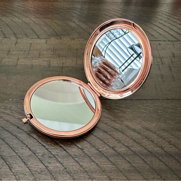 NEW!! Glam Compact Mirror - Picture 6 of 13